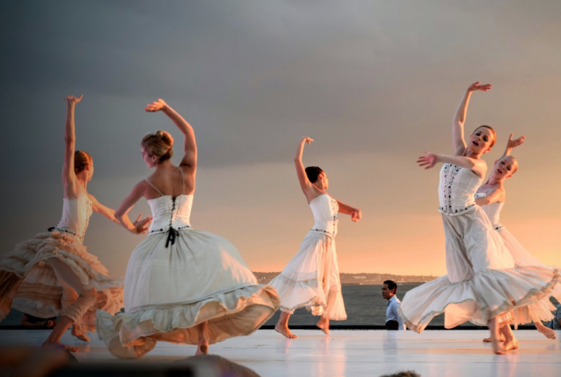 Avant le spectacle: Forme Courte de la Troupe de Danse
