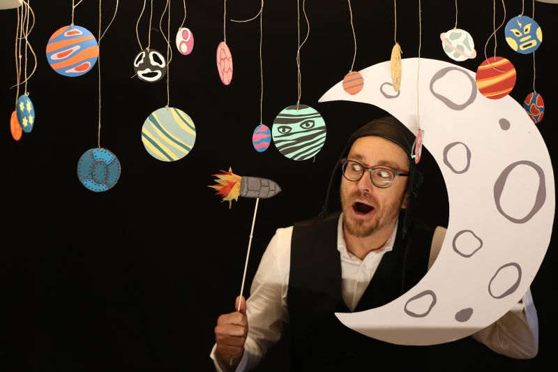 COMMENT VOYAGER SUR LA LUNE EN SUÇANT UN BONBON