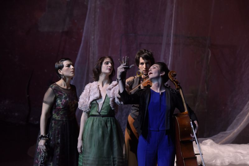 TRAVIATA, VOUS MÉRITEZ UN AVENIR MEILLEUR